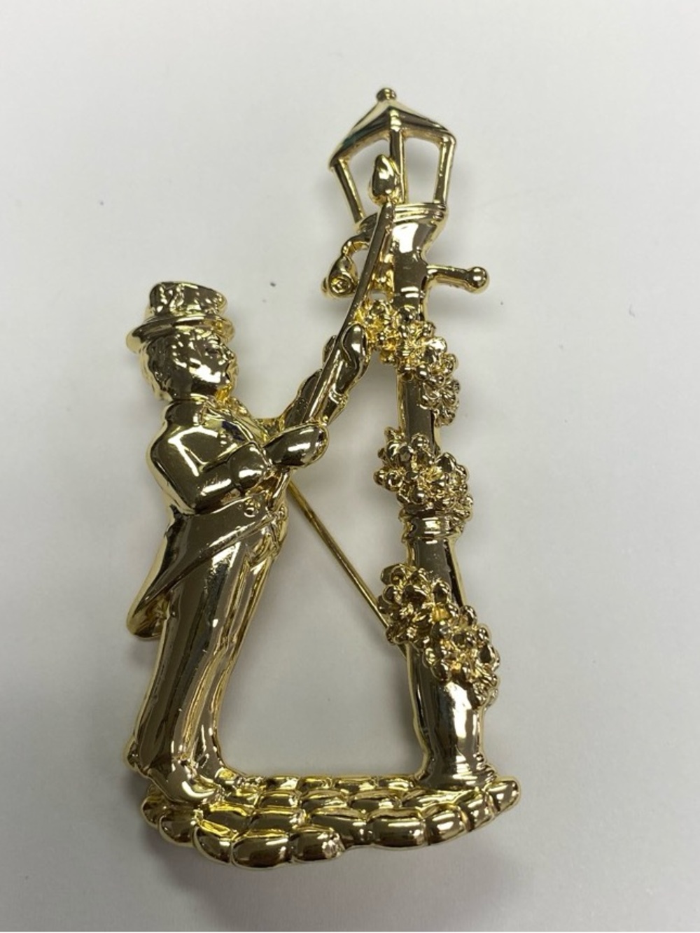 Vintage JC Gold-tone Lamplighter Decorative Pin - Home Accents